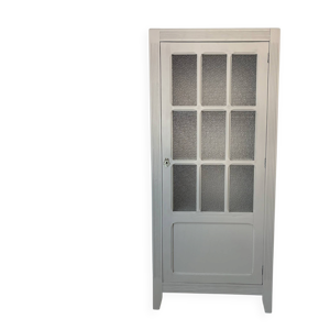 Armoire vitrine parisienne