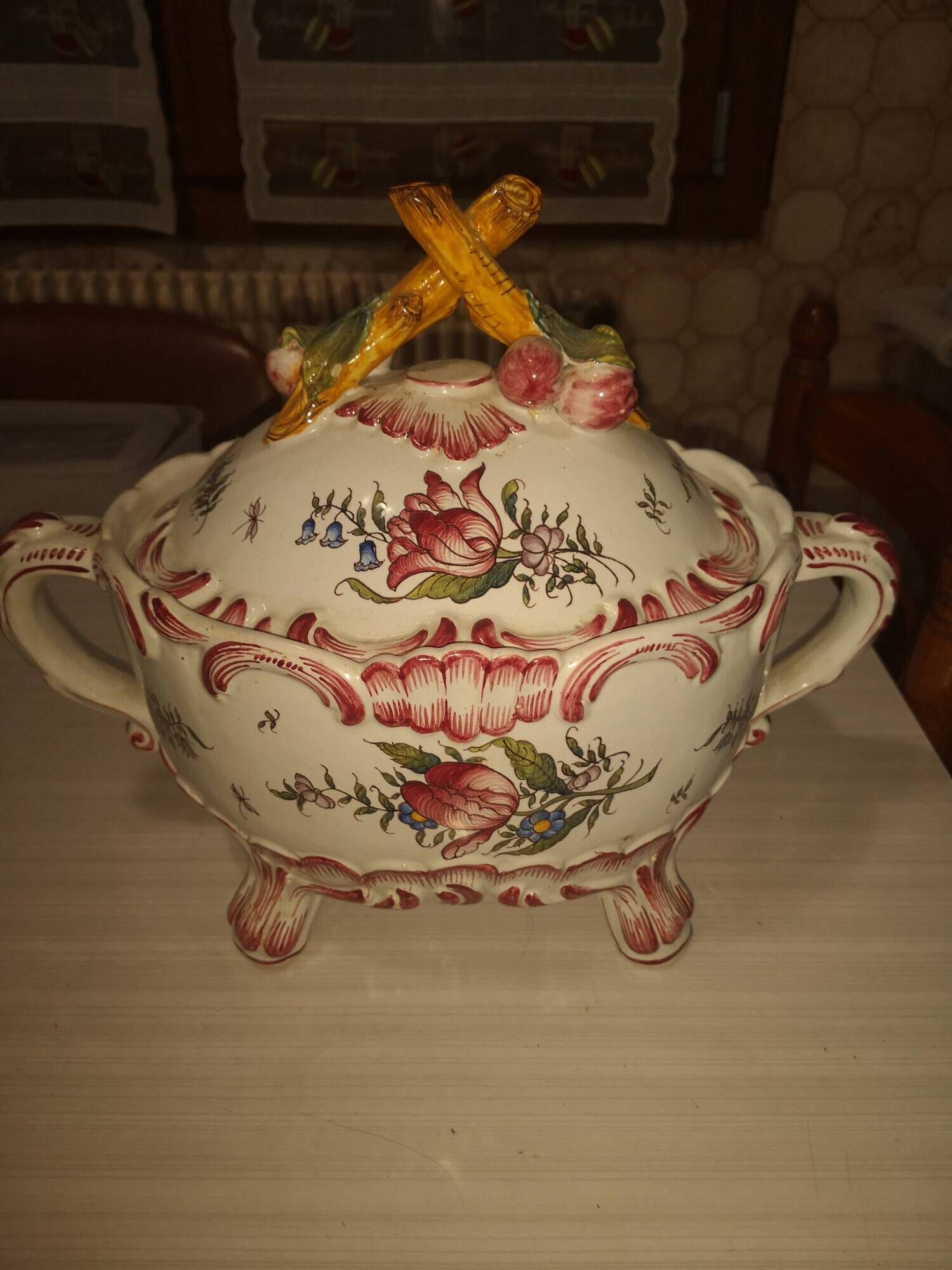 Table sauceboat