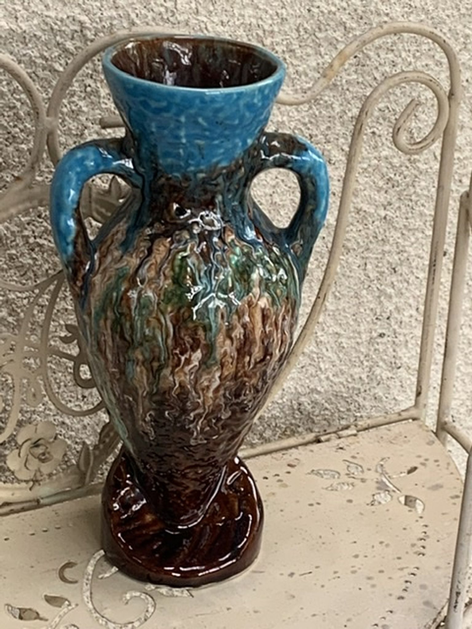 Vase amphore en barbotine, céramique émaillée de style vallauris vintage