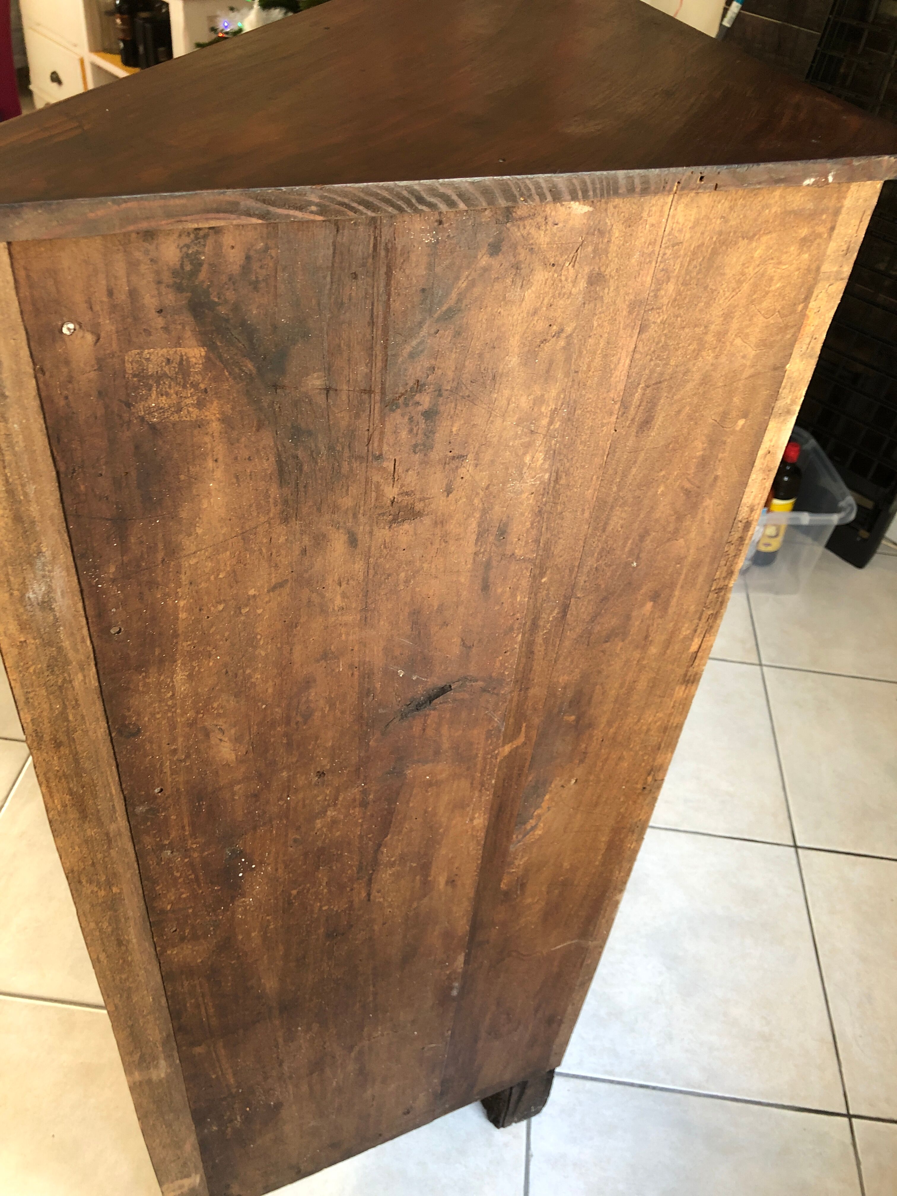 Notch, corner cabinet