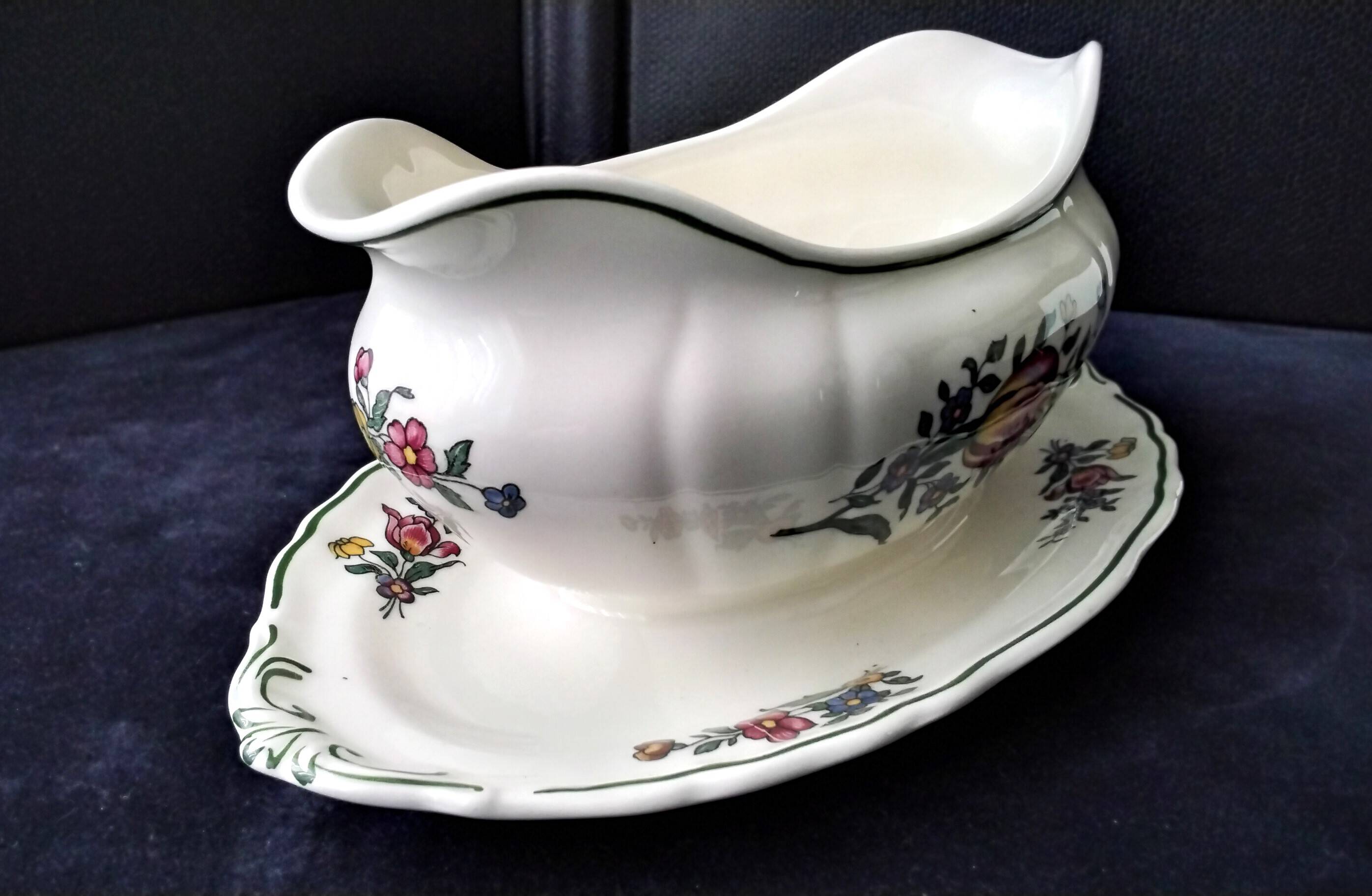 Sauceboat Villeroy Boch Model "Vieux Strasbourg"