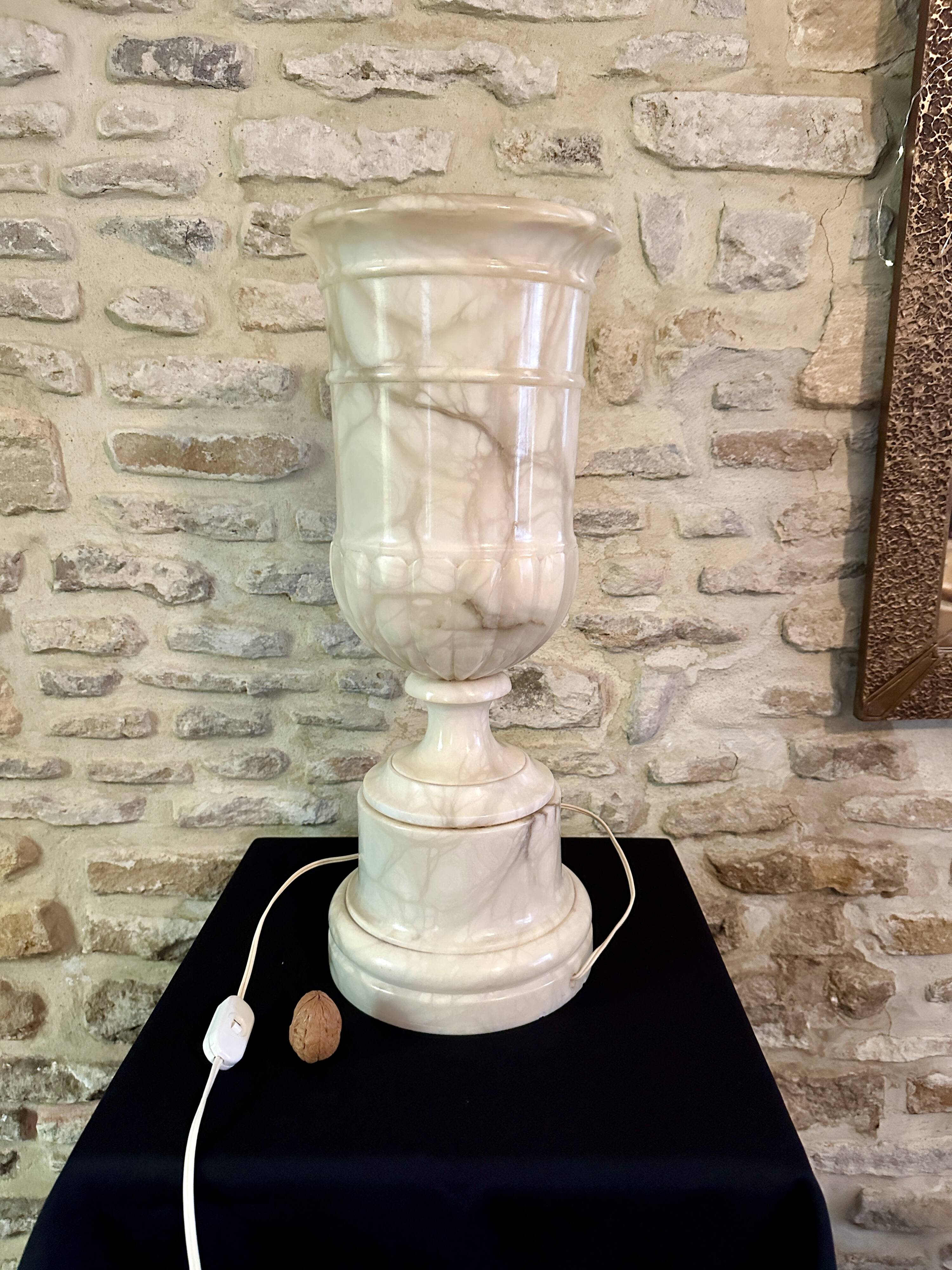 “medicis” lamp in vintage alabaster 70