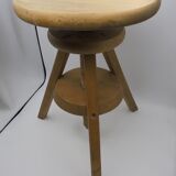 Stool with screw