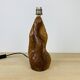 Lampe brutaliste bois gougé