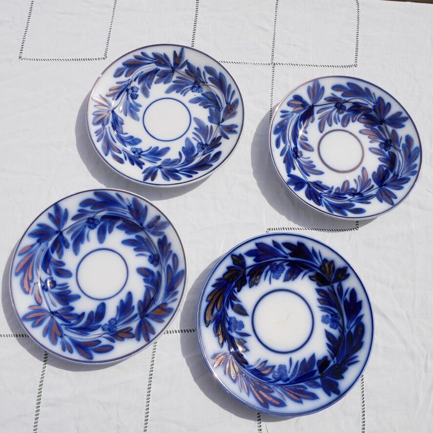 4 assiettes anciennes de Sarreguemines opaques