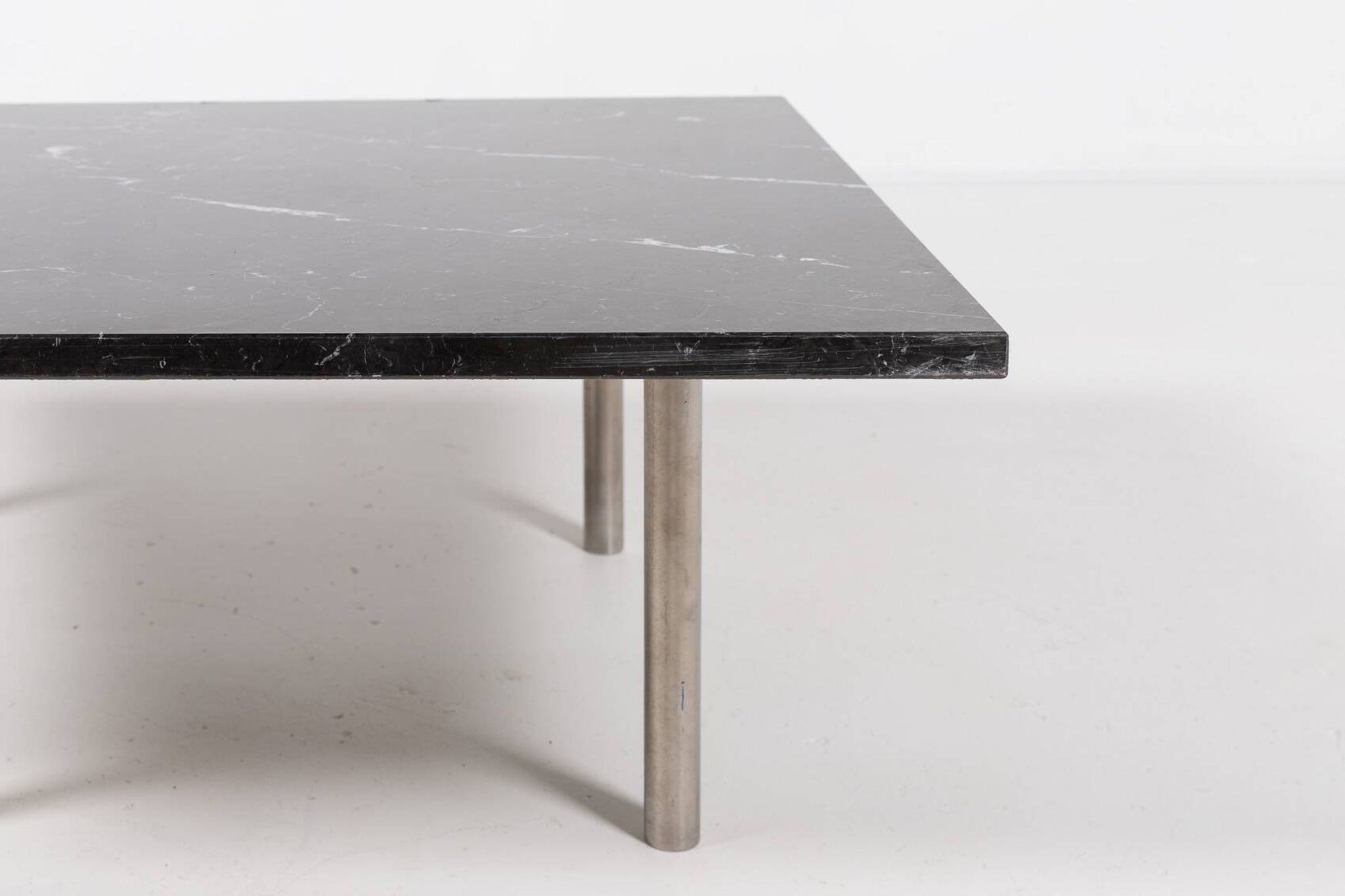 Table basse architecturale unique en marbre des années 1980, Italie