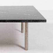 Table basse architecturale unique en marbre des années 1980, Italie