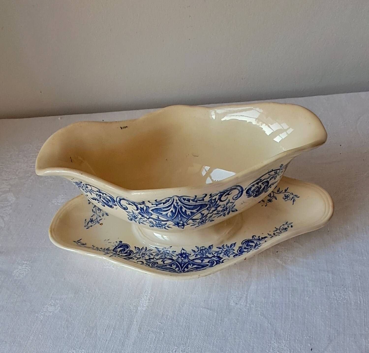 Saucière modèle Aramis de Longchamp. Terre de fer bleu