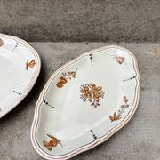 Duo of old plates Condé Longchamp – Terre de Fer, floral decoration & in