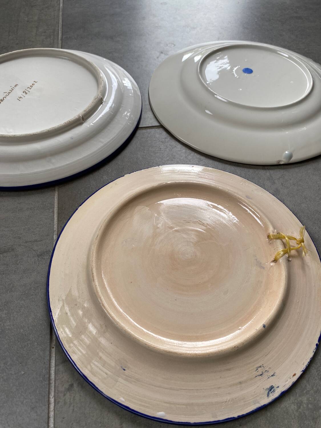 Trio d’assiettes décoratives bleues