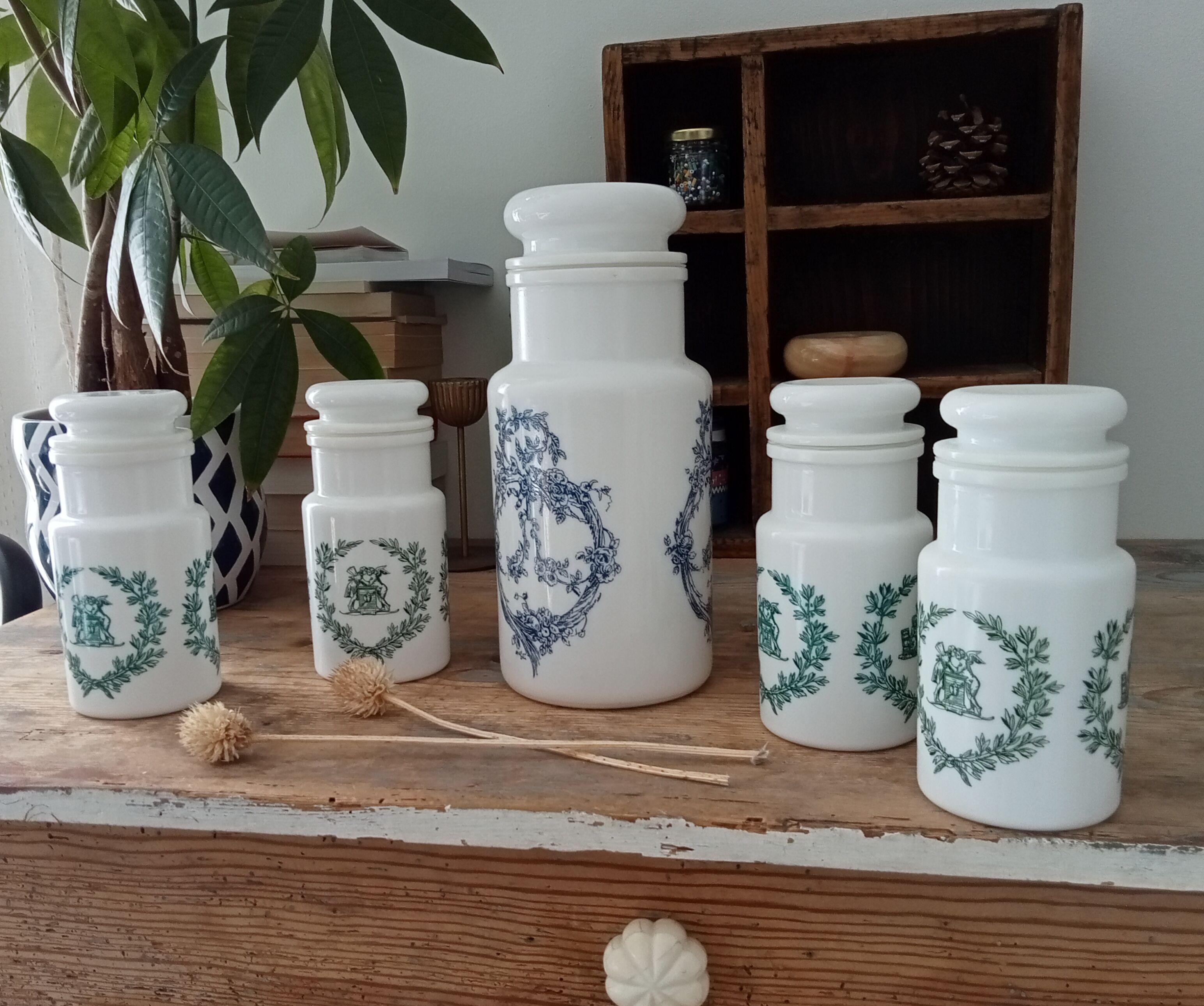 Set of vintage Italian opaline jars