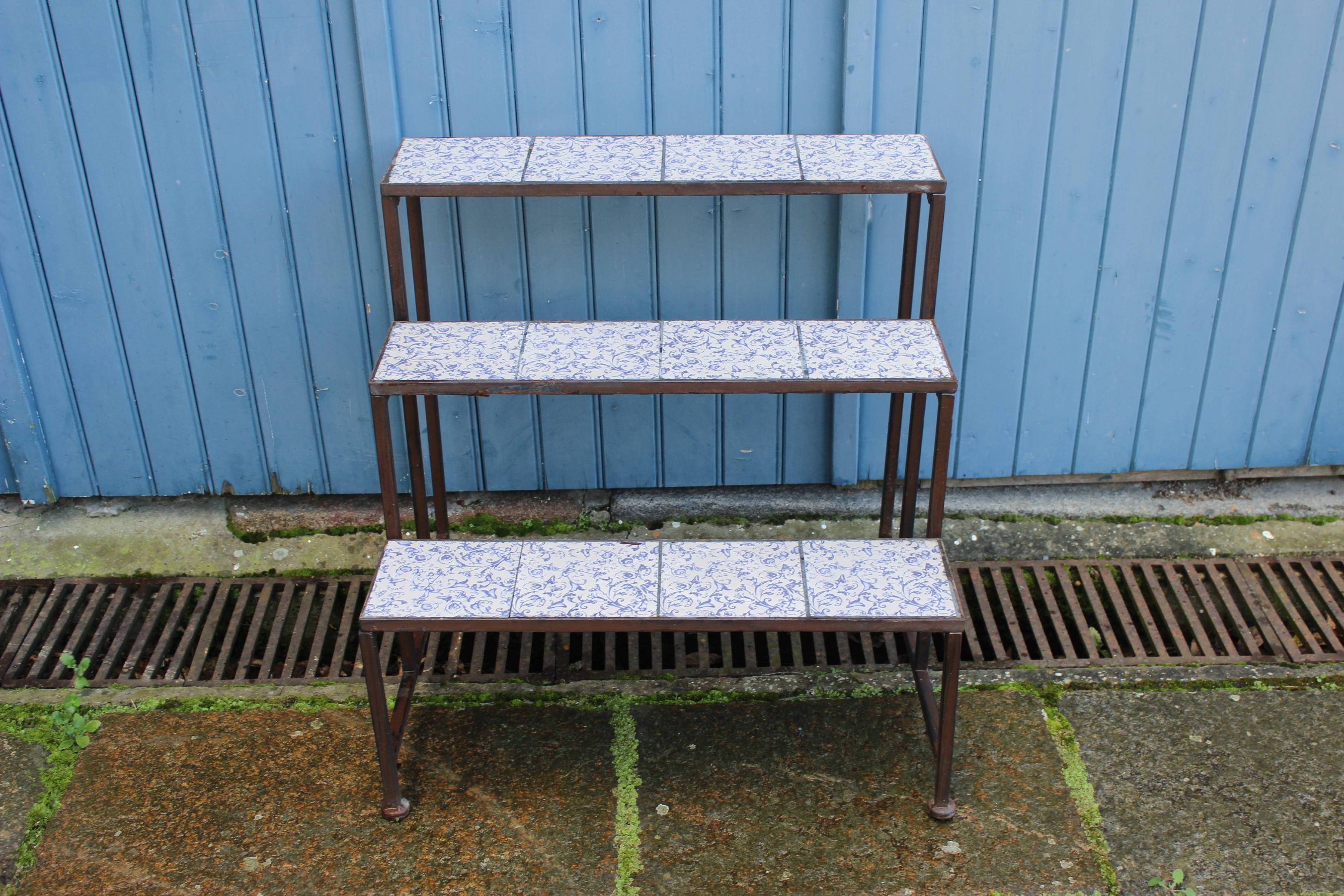 Outdoor flower shelf