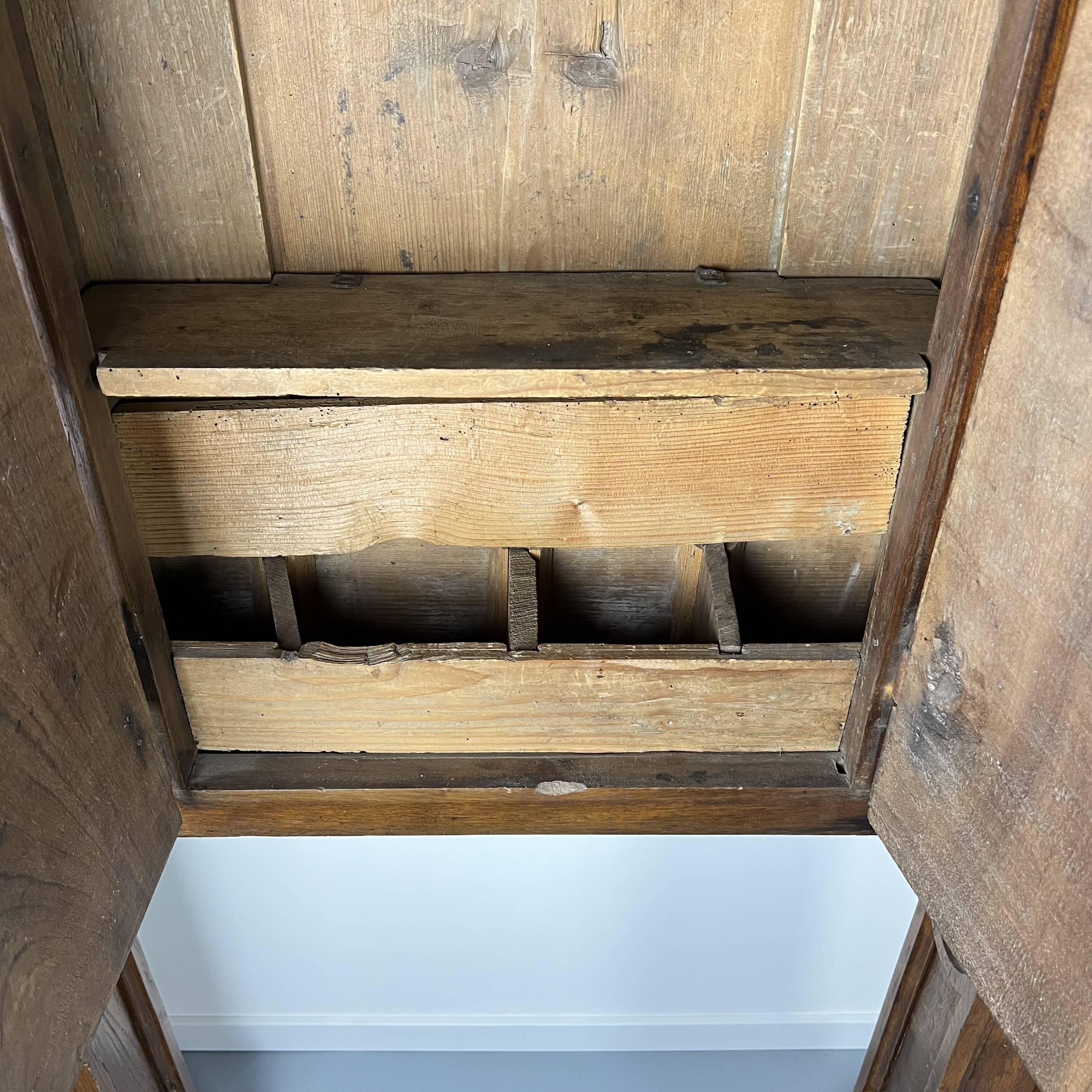 Stipo Monetiere, Piedmont 17th century cabinet with 8 drawers, in walnut, Italy