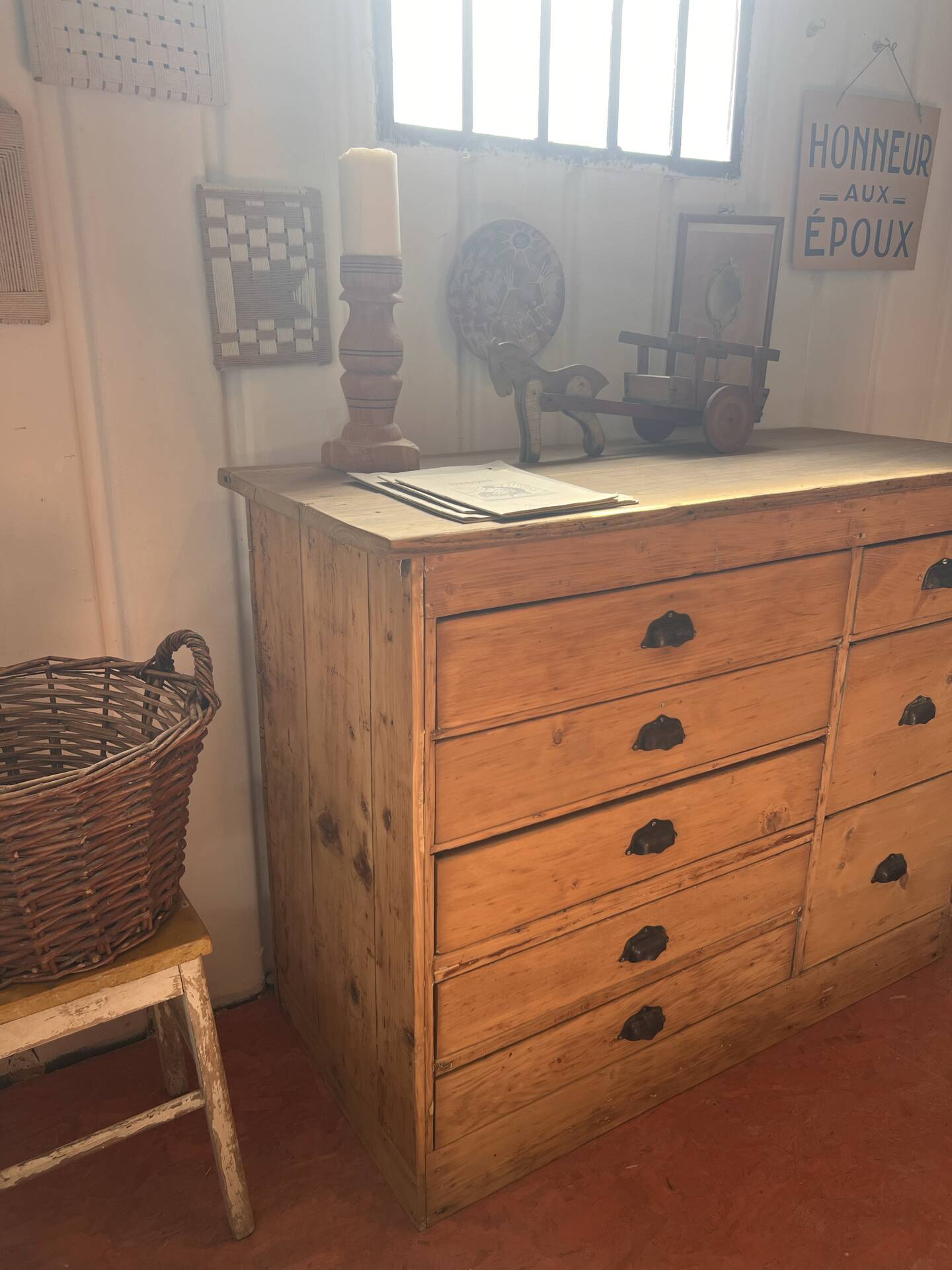 Antique drawer cabinet