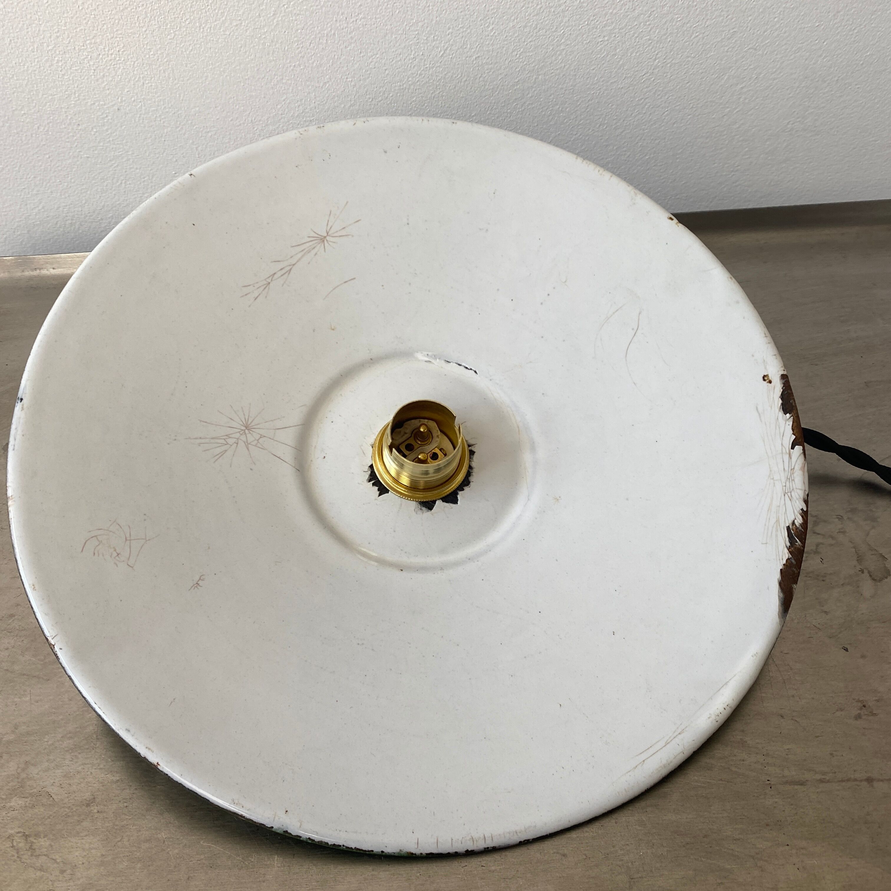 Pair of vintage emaillee suspensions