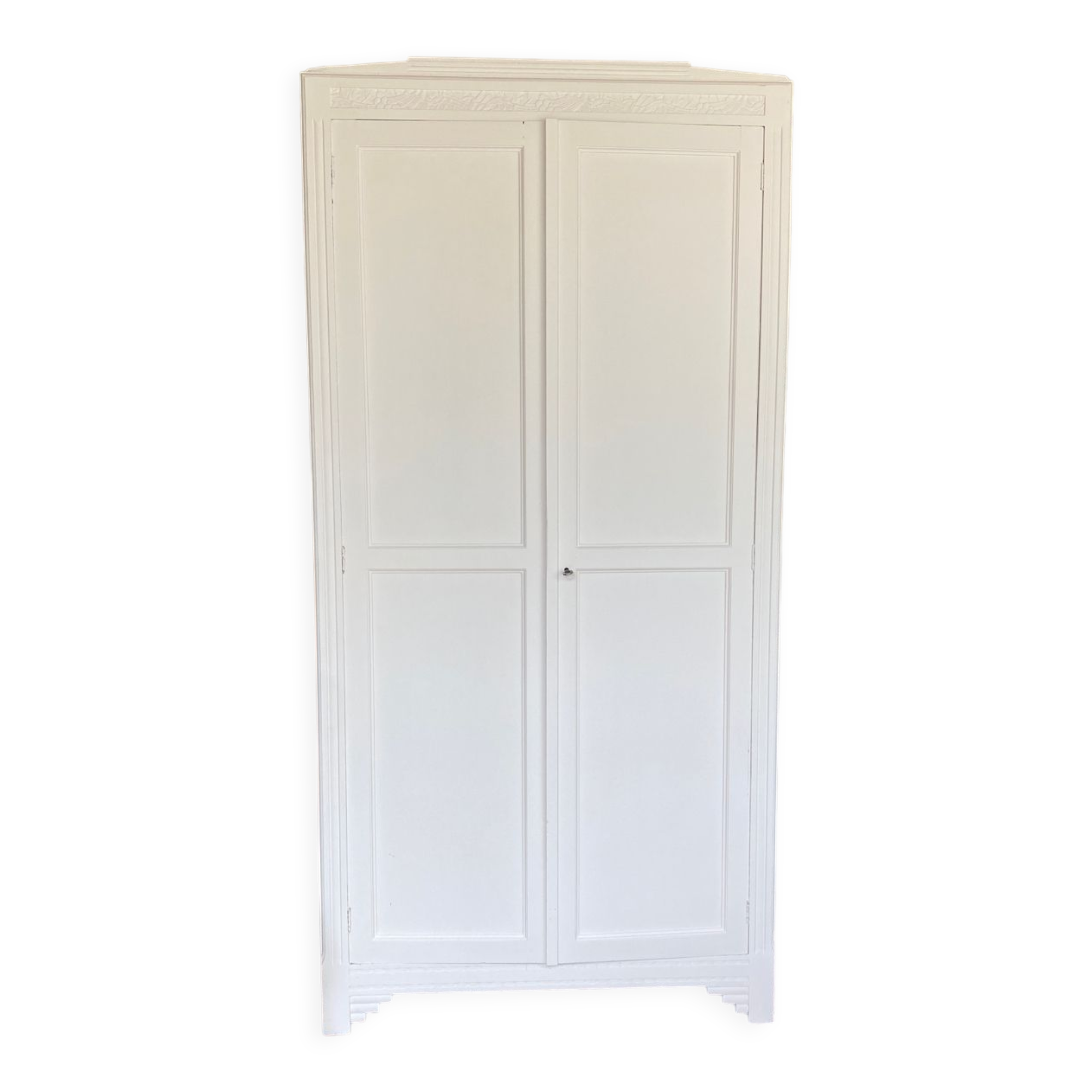 Parisian wardrobe repainted