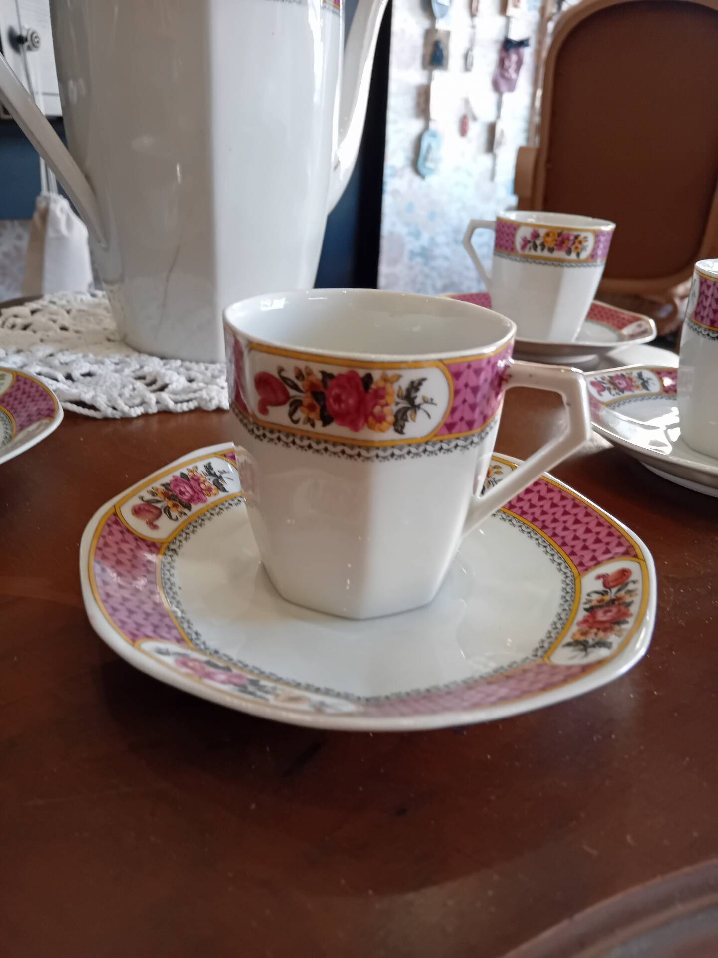 Coffee service set in Limoges porcelain.