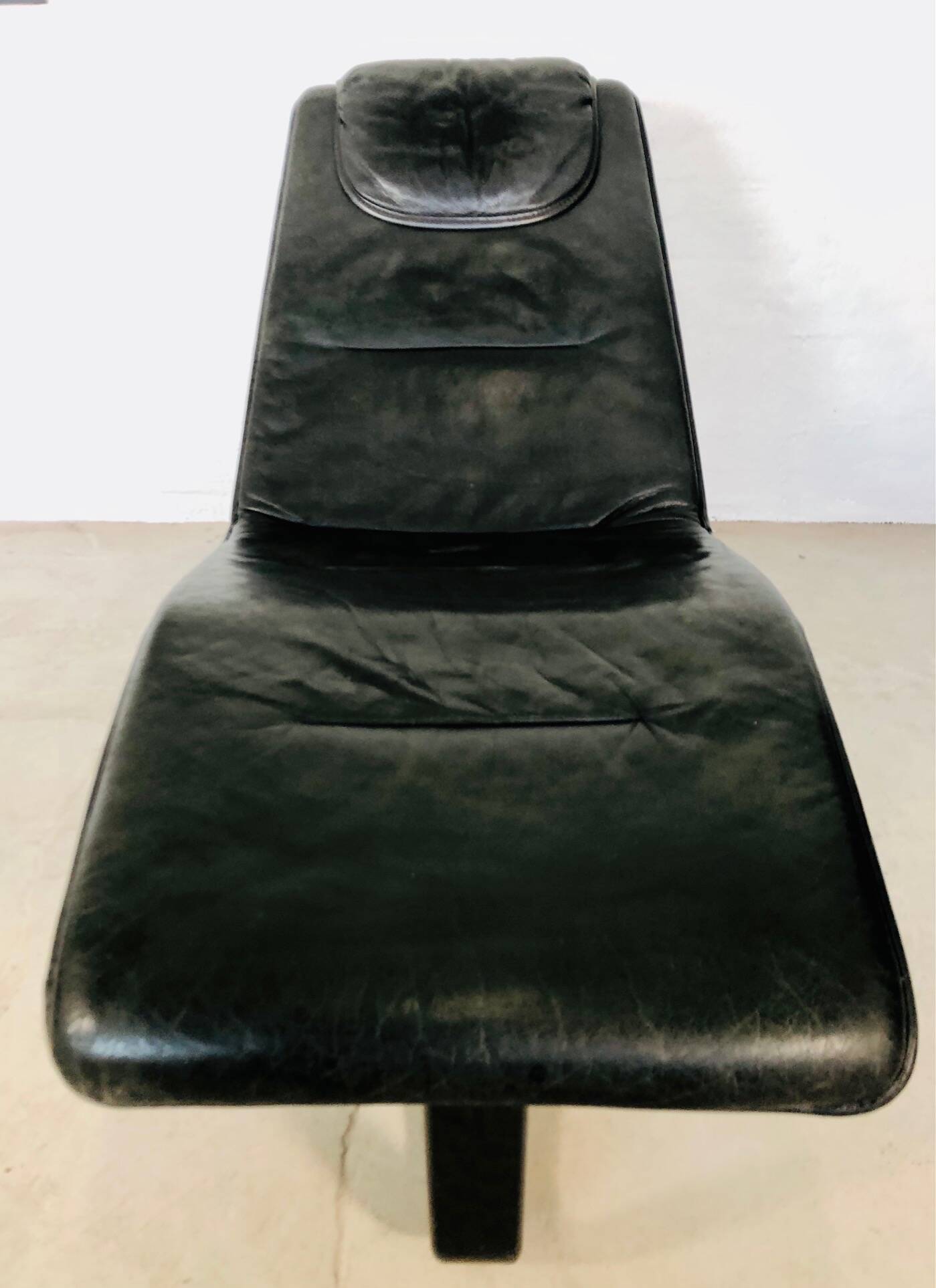 VINTAGE MID-CENTURY BLACK LEATHER CHAISE LOUNGE BY INGMAR RELLING