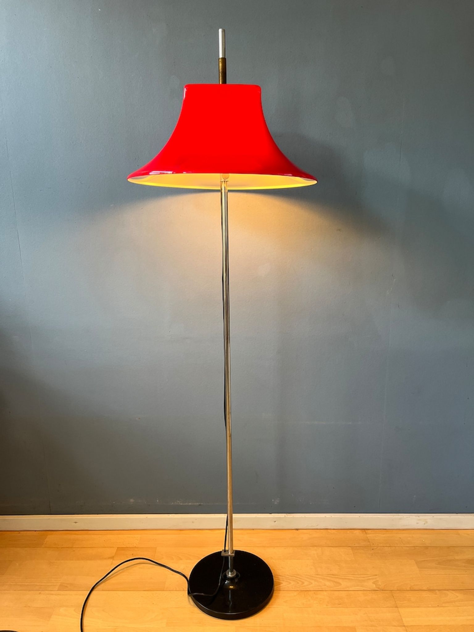 Lampadaire rouge Willem Hagoort