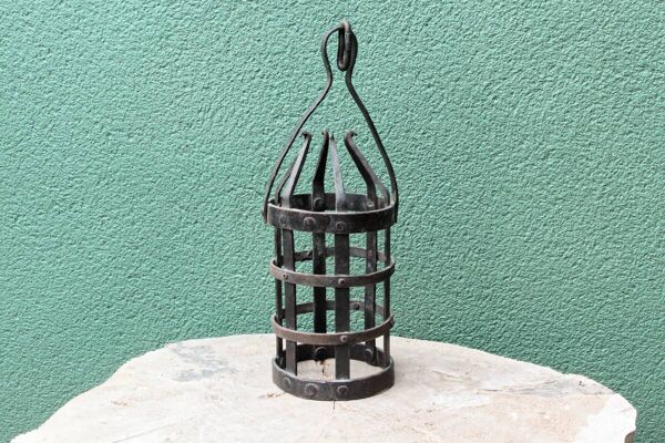 Suspension cage en fer forgé riveté