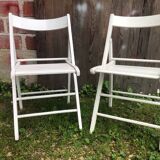 Paire de chaise pliante en bois blanc vintage