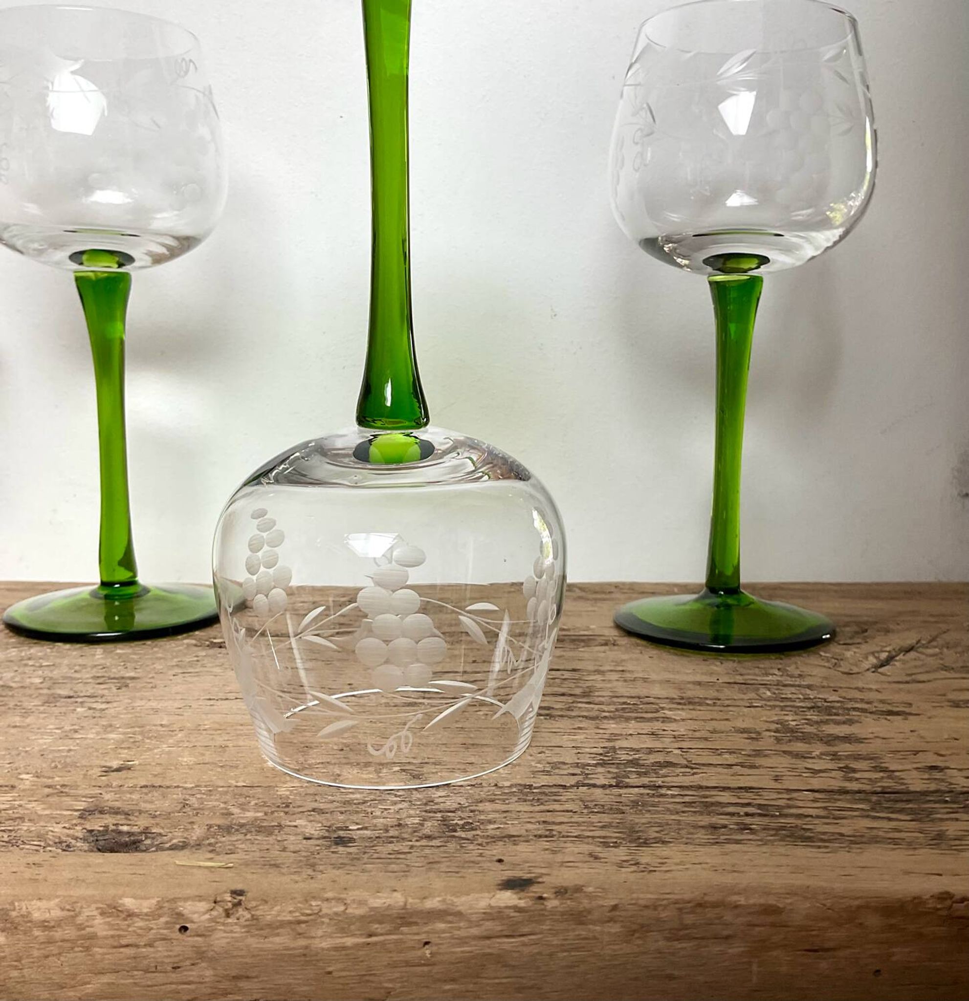 5 verres Alsace soufflés à la bouche , décor raisin