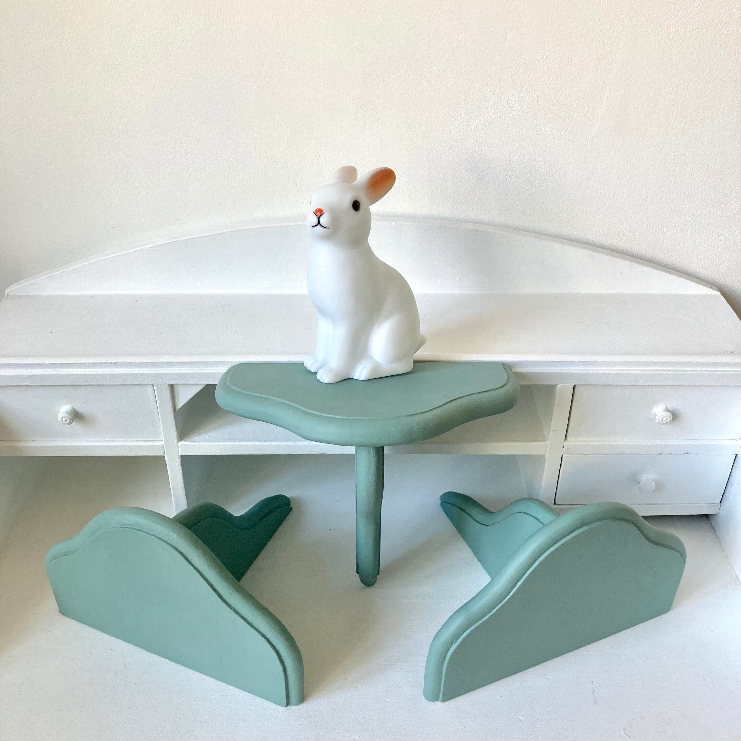 Wall shelves