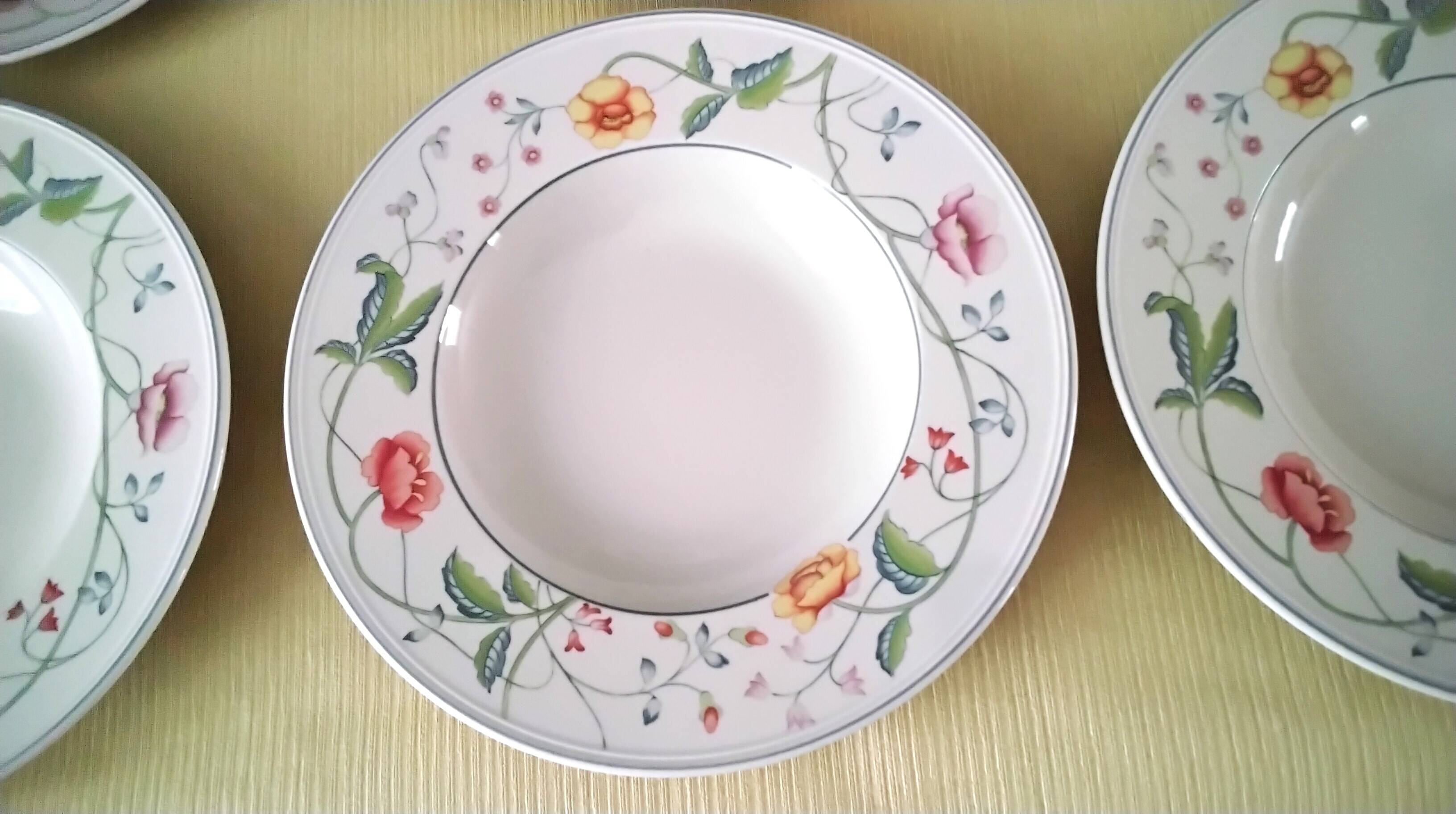 6 Villeroy & Boch Albertina Soup Plates