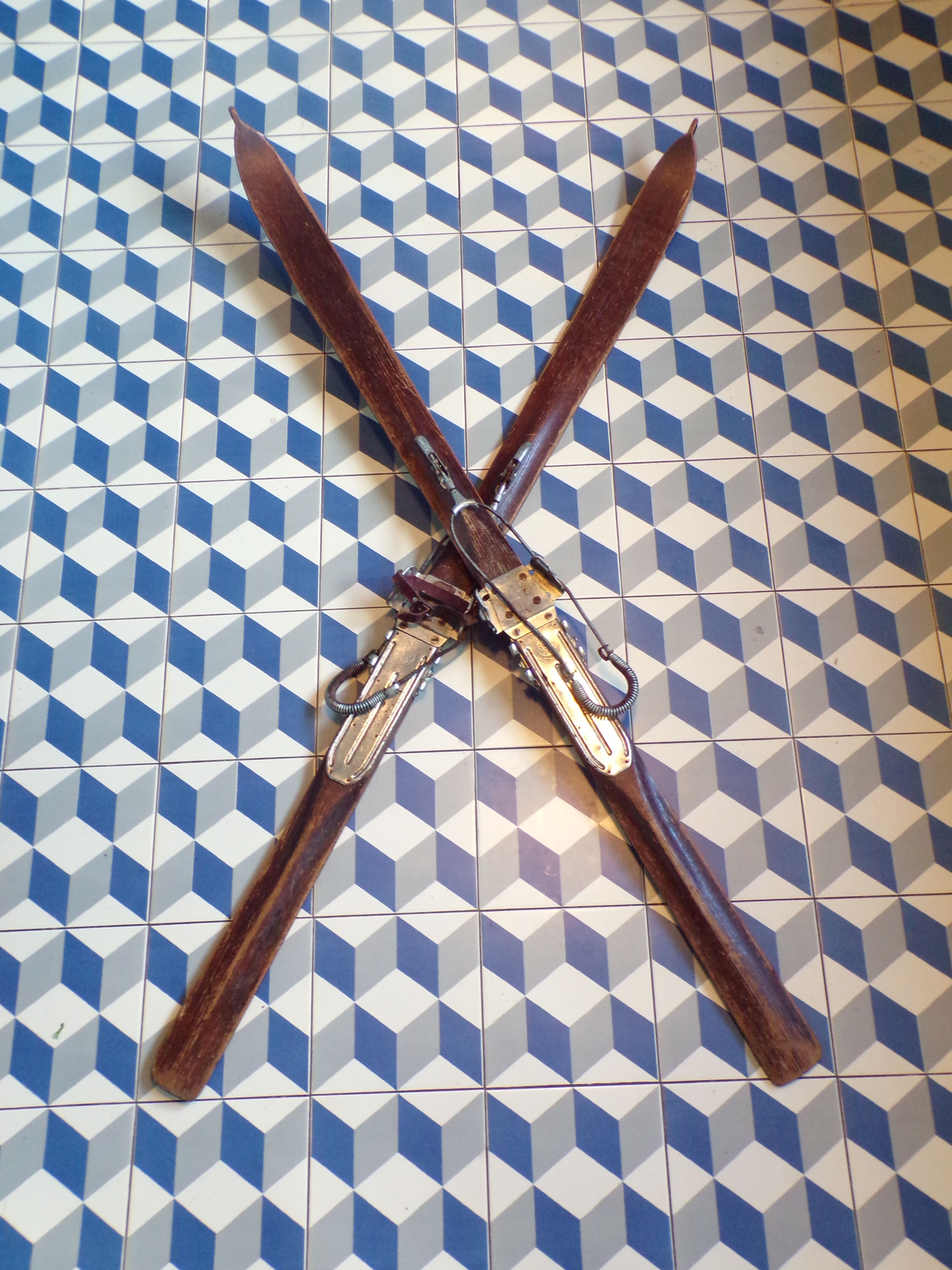 Pair of vintage wooden skis 1.50m