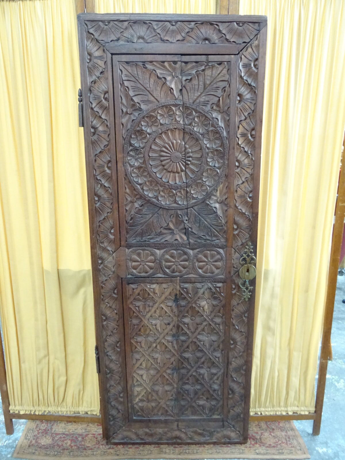 Carved floral pattern door