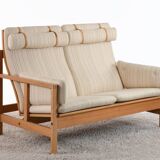 Very beautiful and elegant vintage 2-seater sofa design by Børge Mogensen