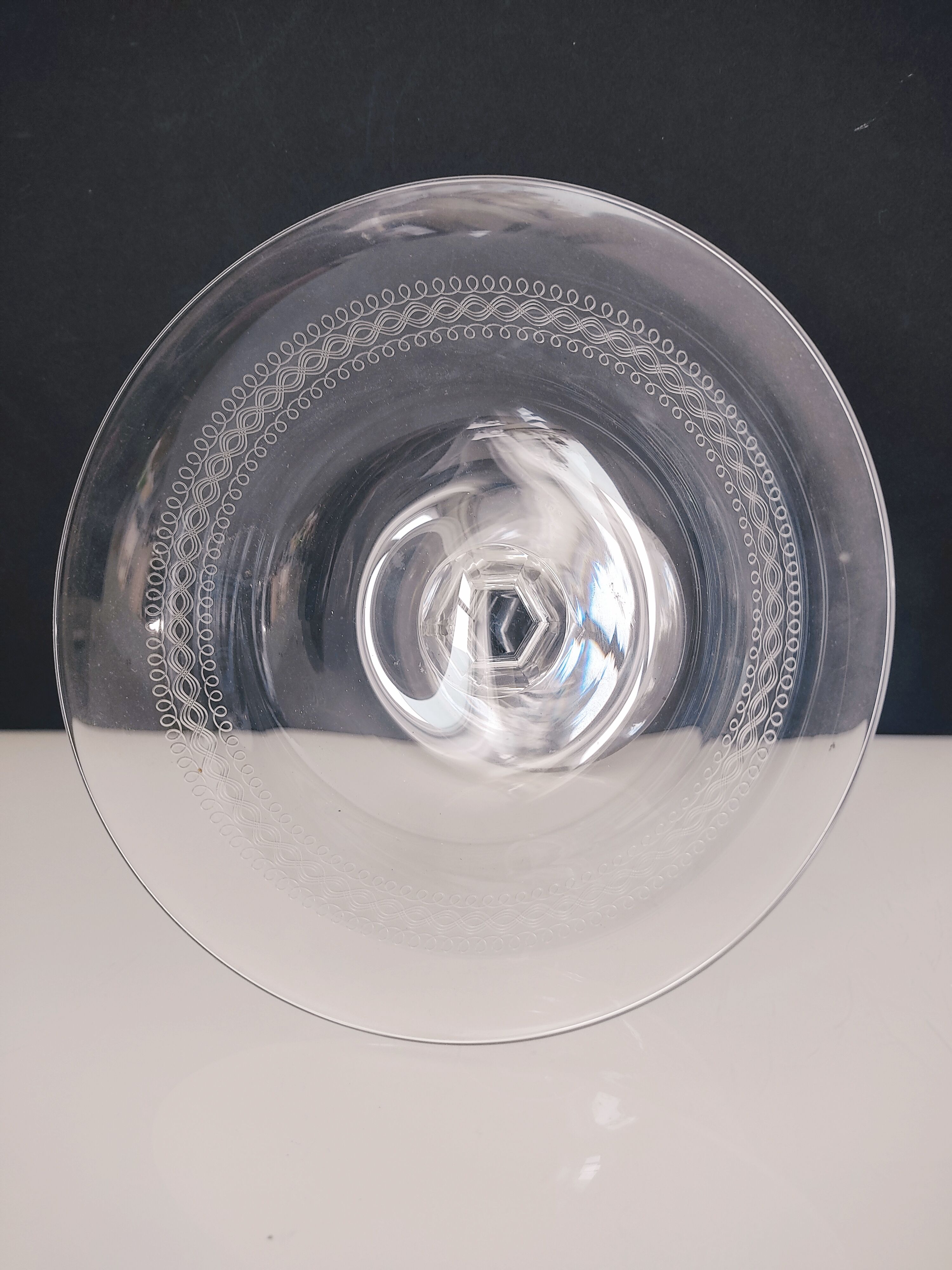 Glass standing cut