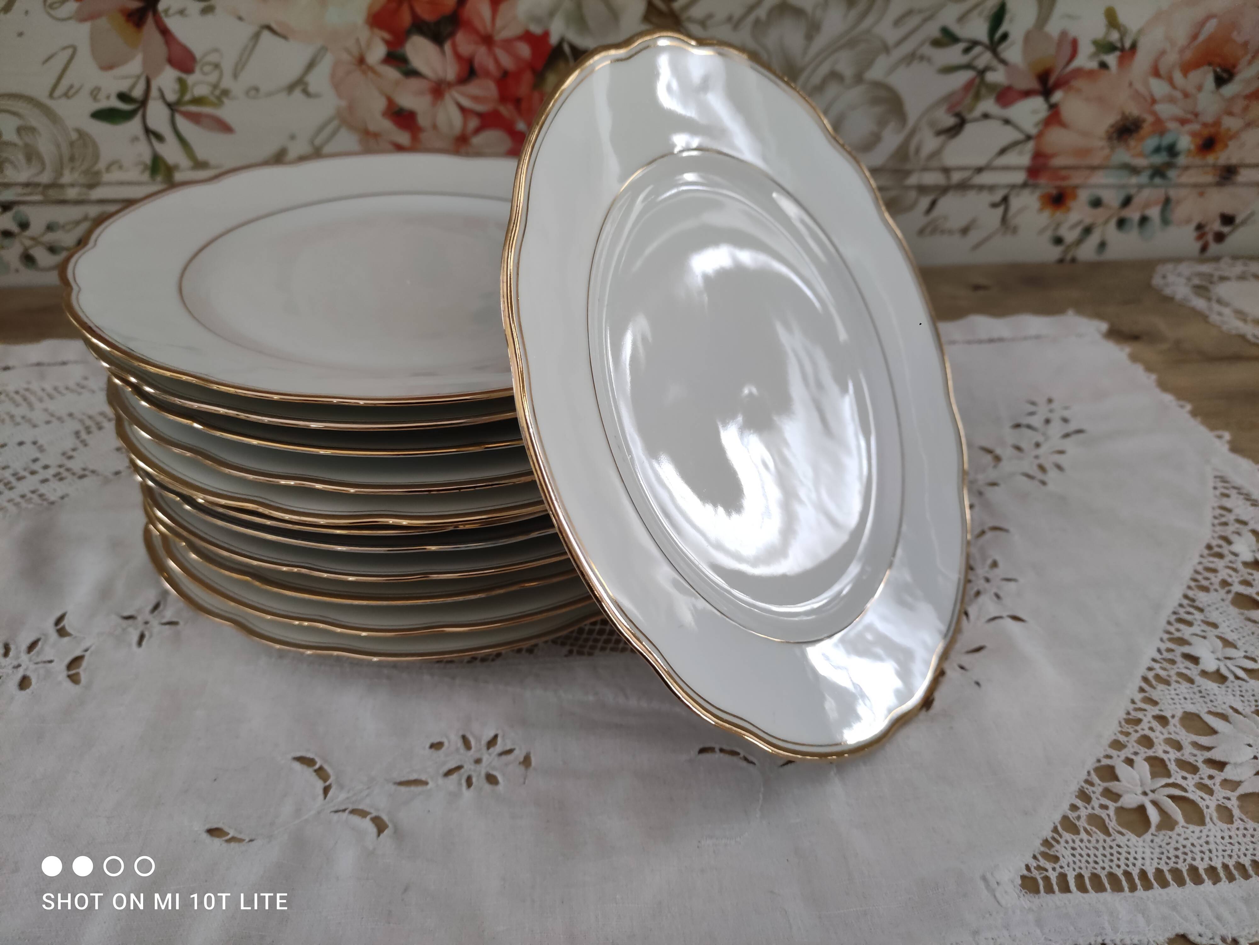 Lot de 12 assiettes plates en porcelaine suisse blanche double liseré doré "VSK USC Viribus Unitis"
