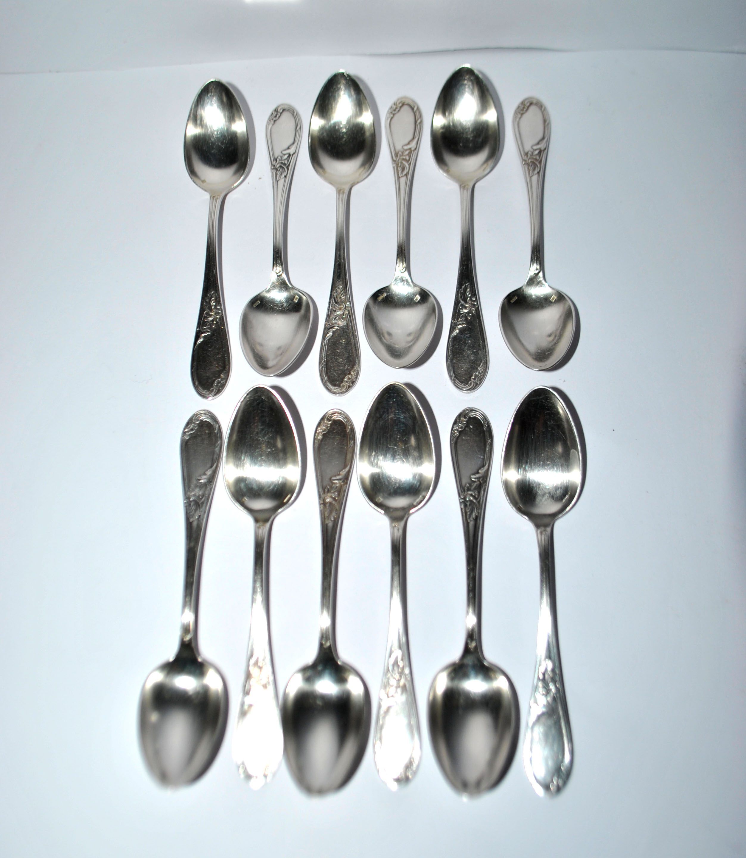 Lot of 12 silver-plated dessert spoons apollo rocaille model.
