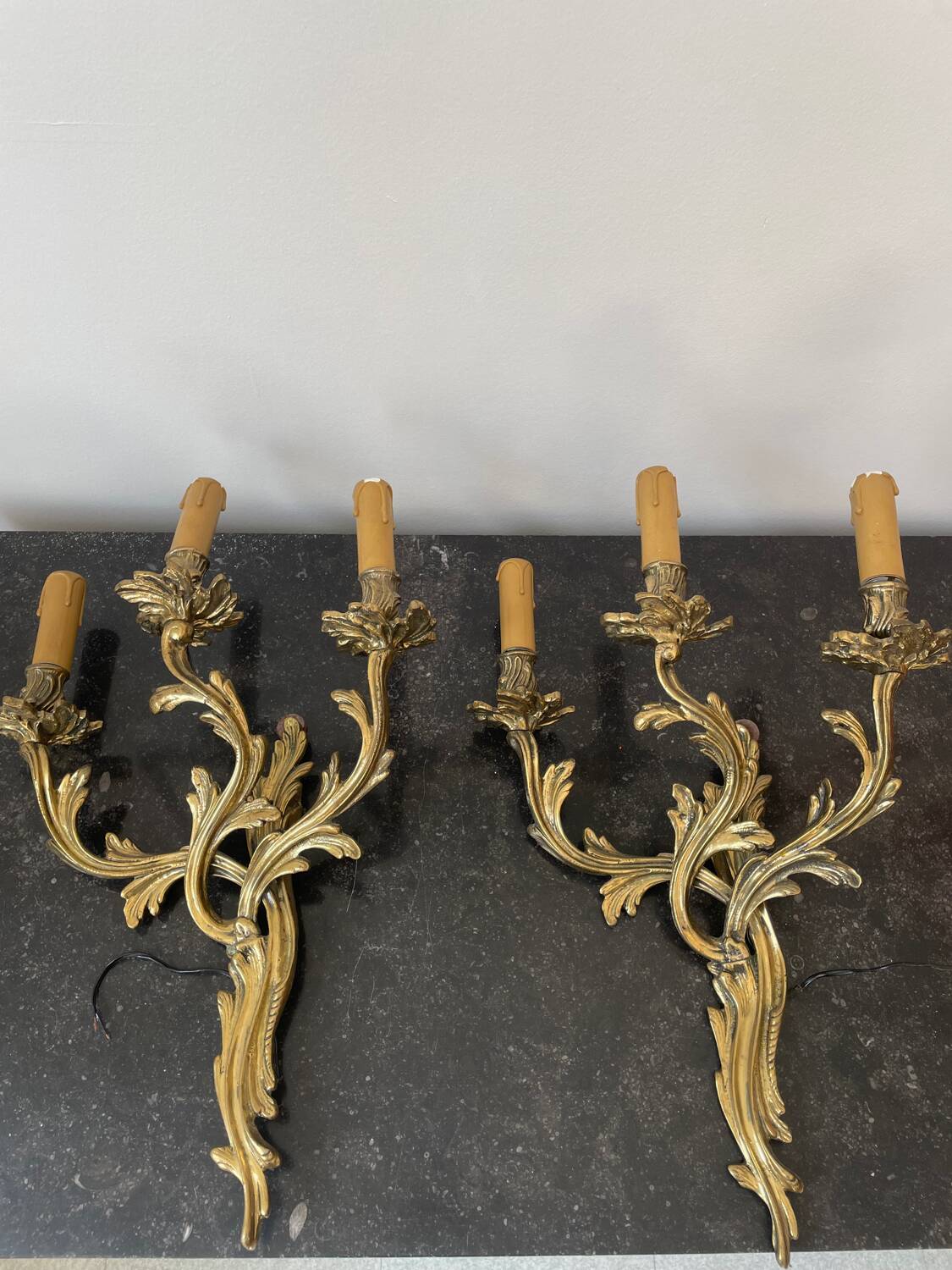 Paire d’appliques en bronze ciselé