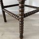 Chaise d’angle ancienne en bois tourné, assise en paille, style rusti