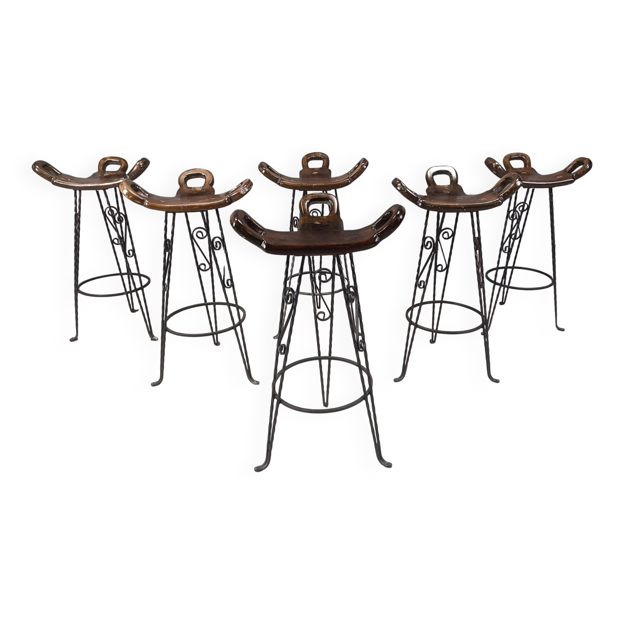 Ensemble de 6 tabourets de bar brutalistes, en fer forgé, années 1960.