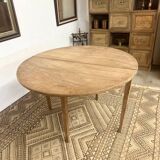 Round folding table in walnut