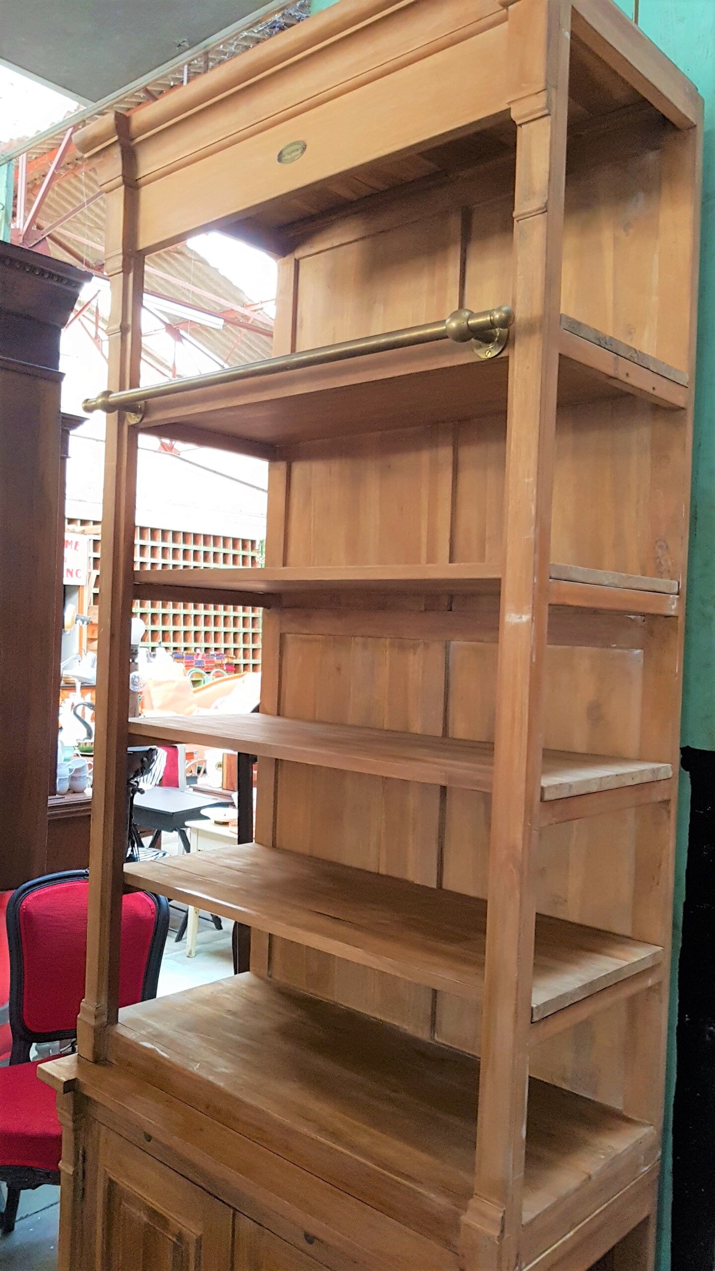 Raw acacia storage unit