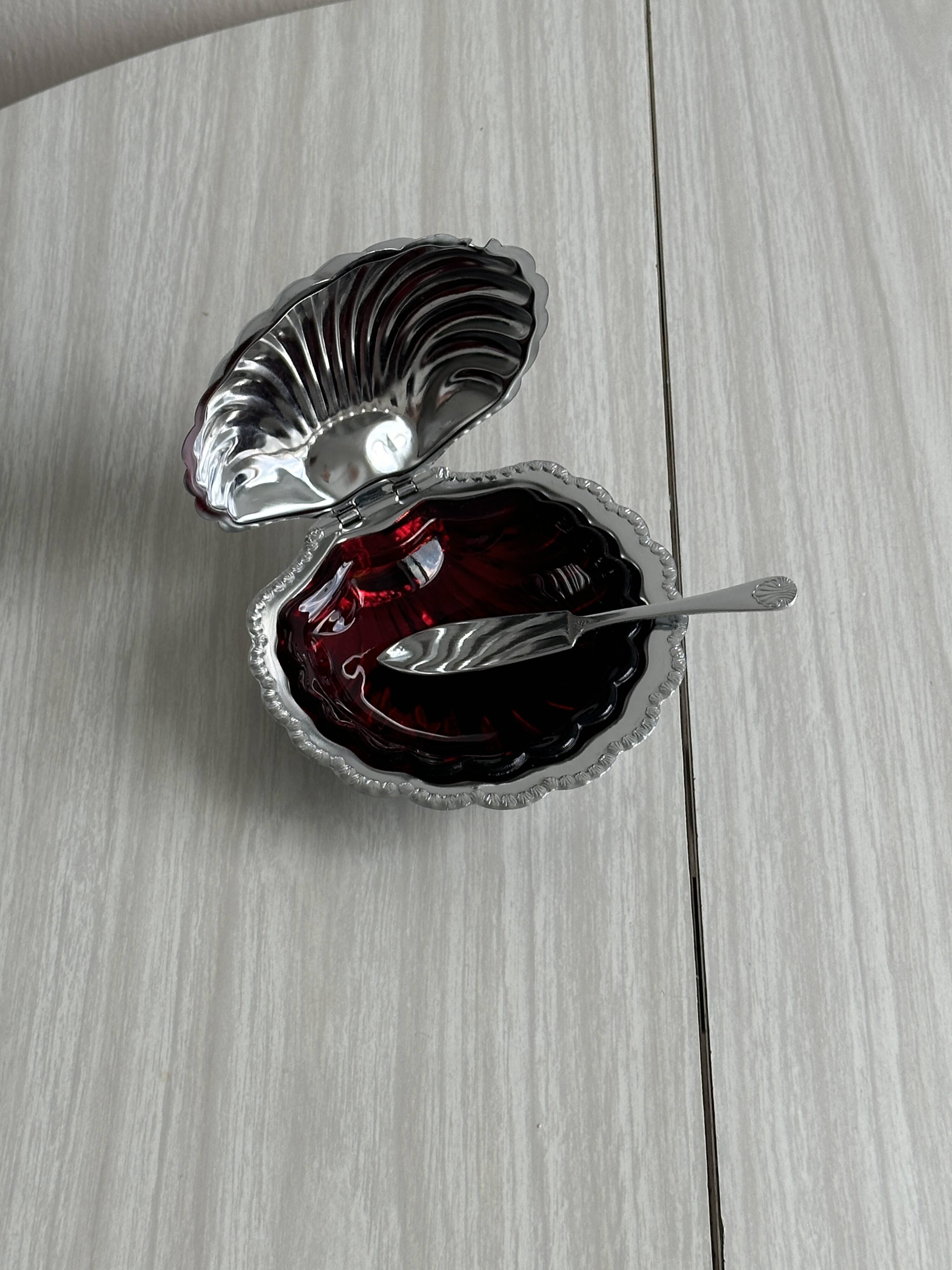 Silver-plated metal shell butter dish