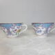Paire de tasses à café en porcelaine de Rörstrand à décor floral japonisant