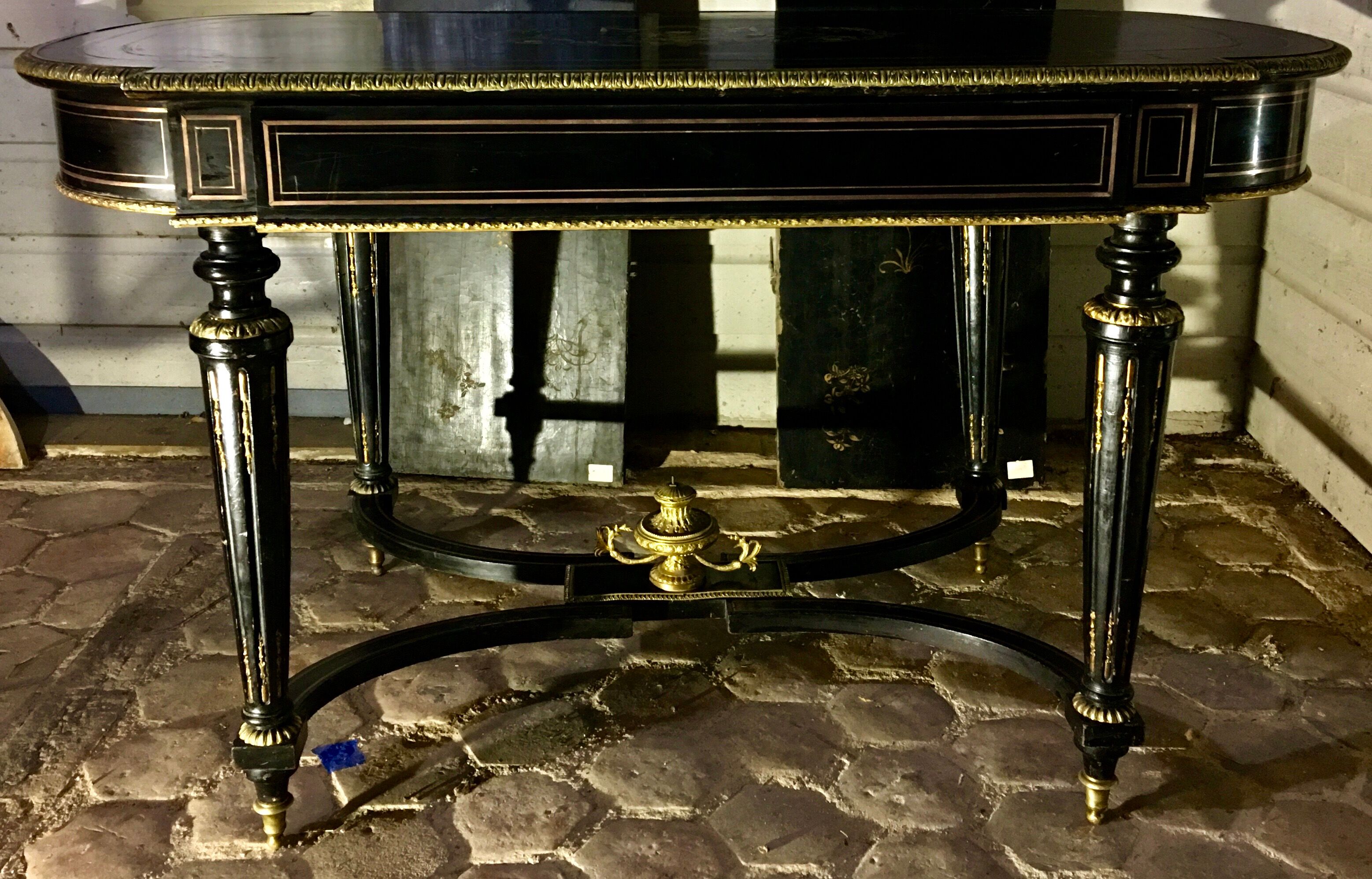 Napoleon lll middle table