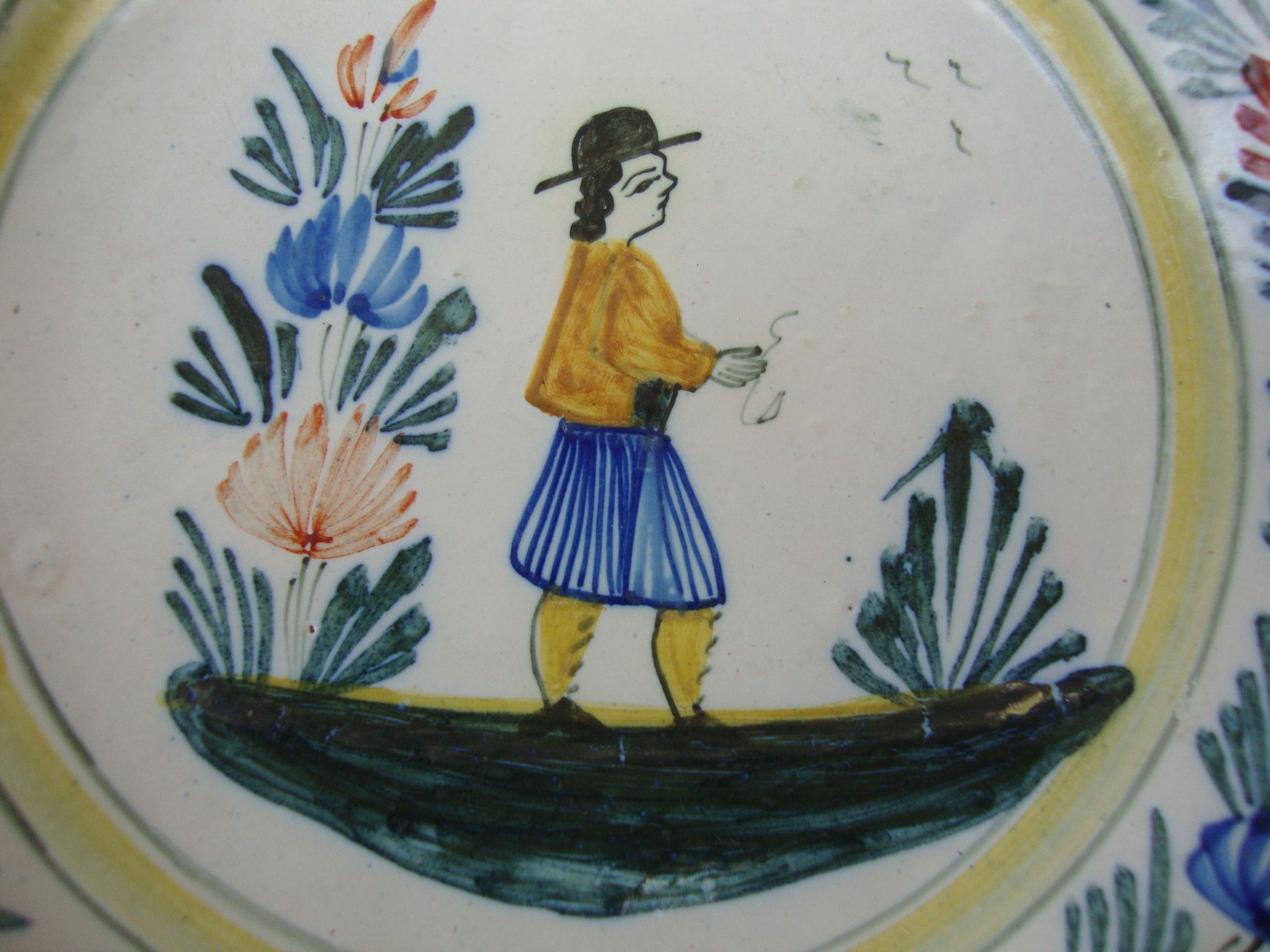 Petit plat haut saladier  ancien  Henriot Quimper