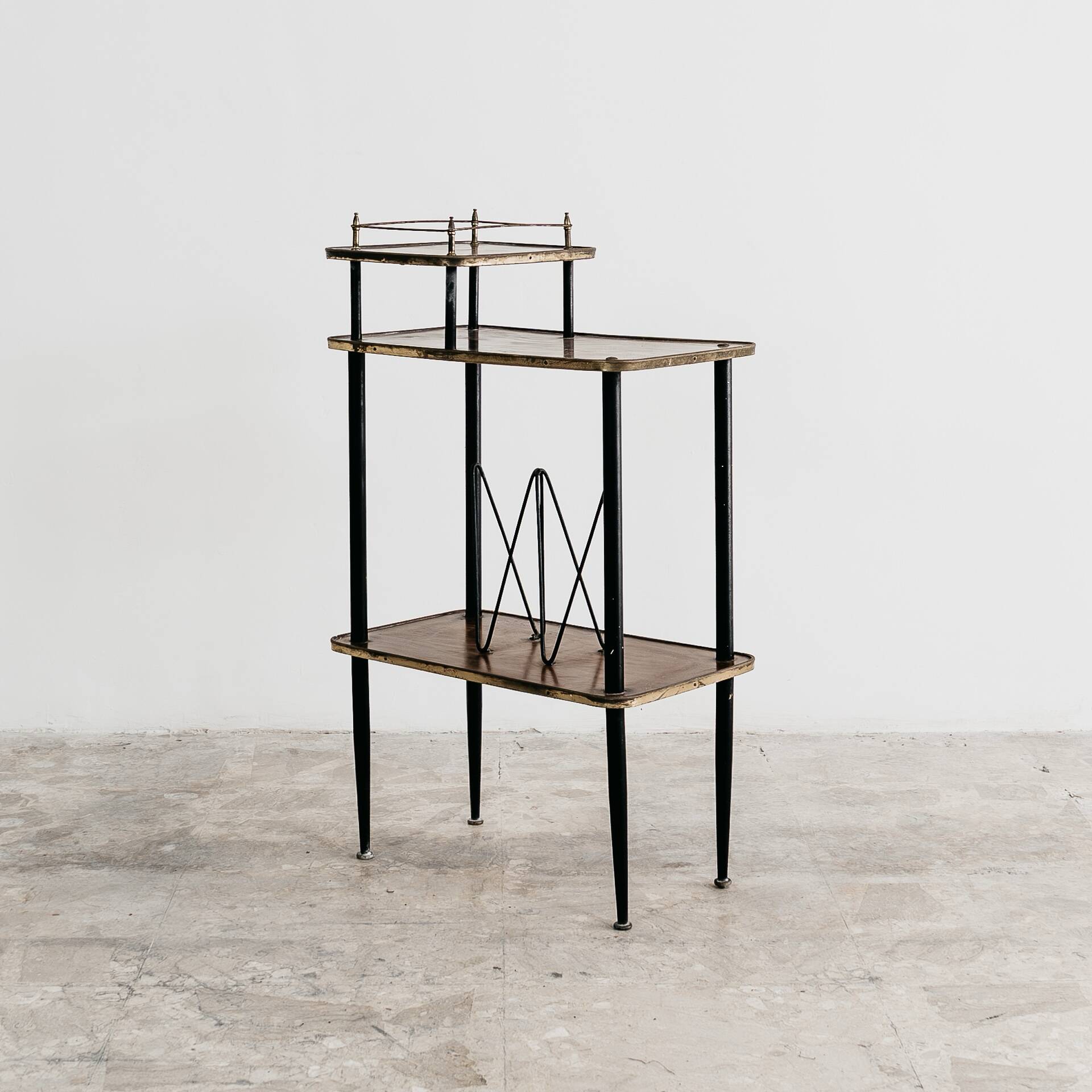 Table d'appoint, porte-revues, années 1950