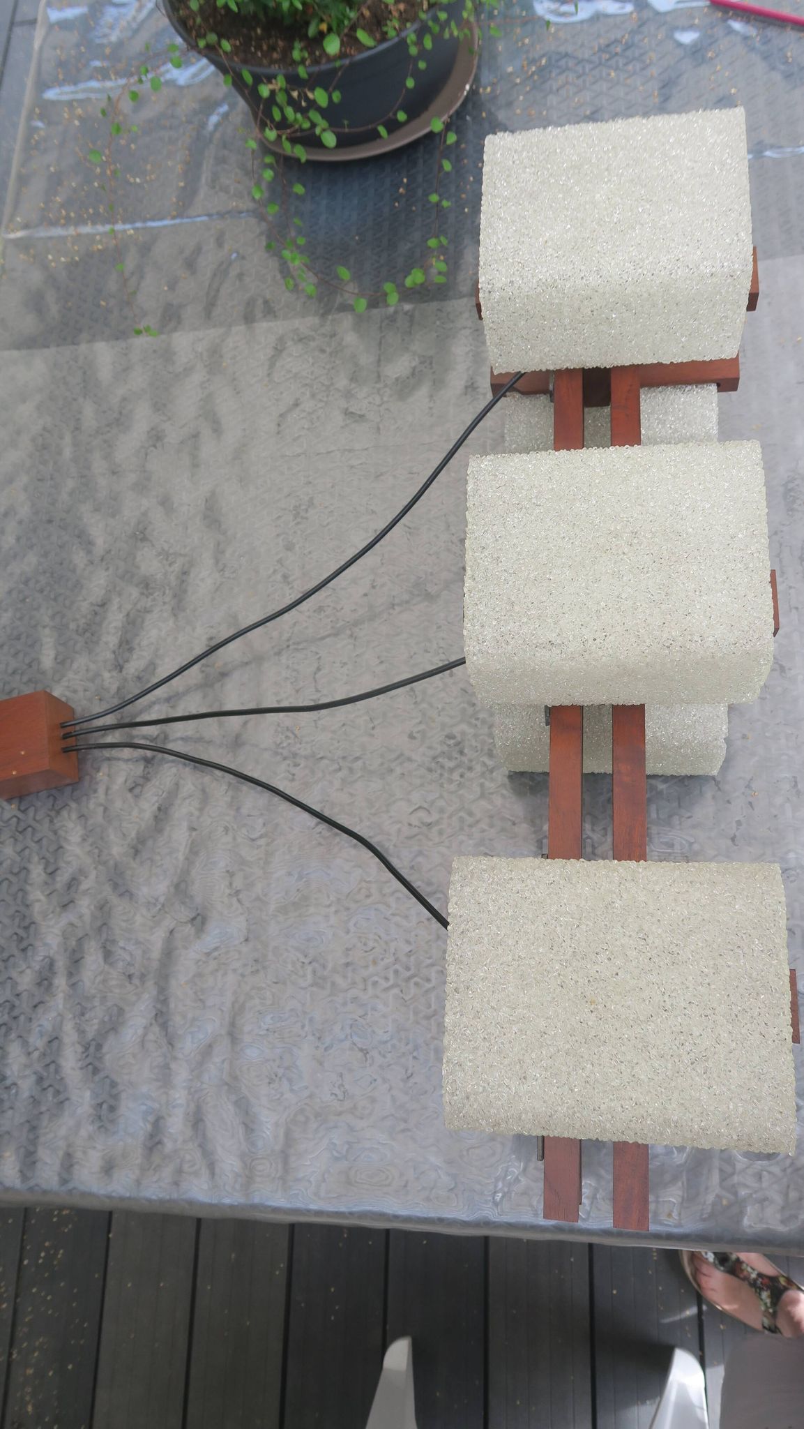 Scandinavian chandelier with 6 lights from the 60s in teak and Perspex