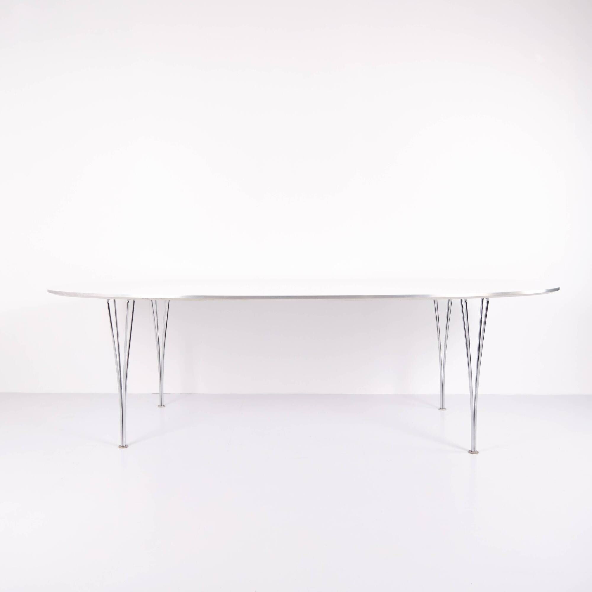 Super Ellipse dining table - Model B614 - white laminate - Piet Hein, Bruno Mathsson & Arne Jacobsen - Fritz Hansen
