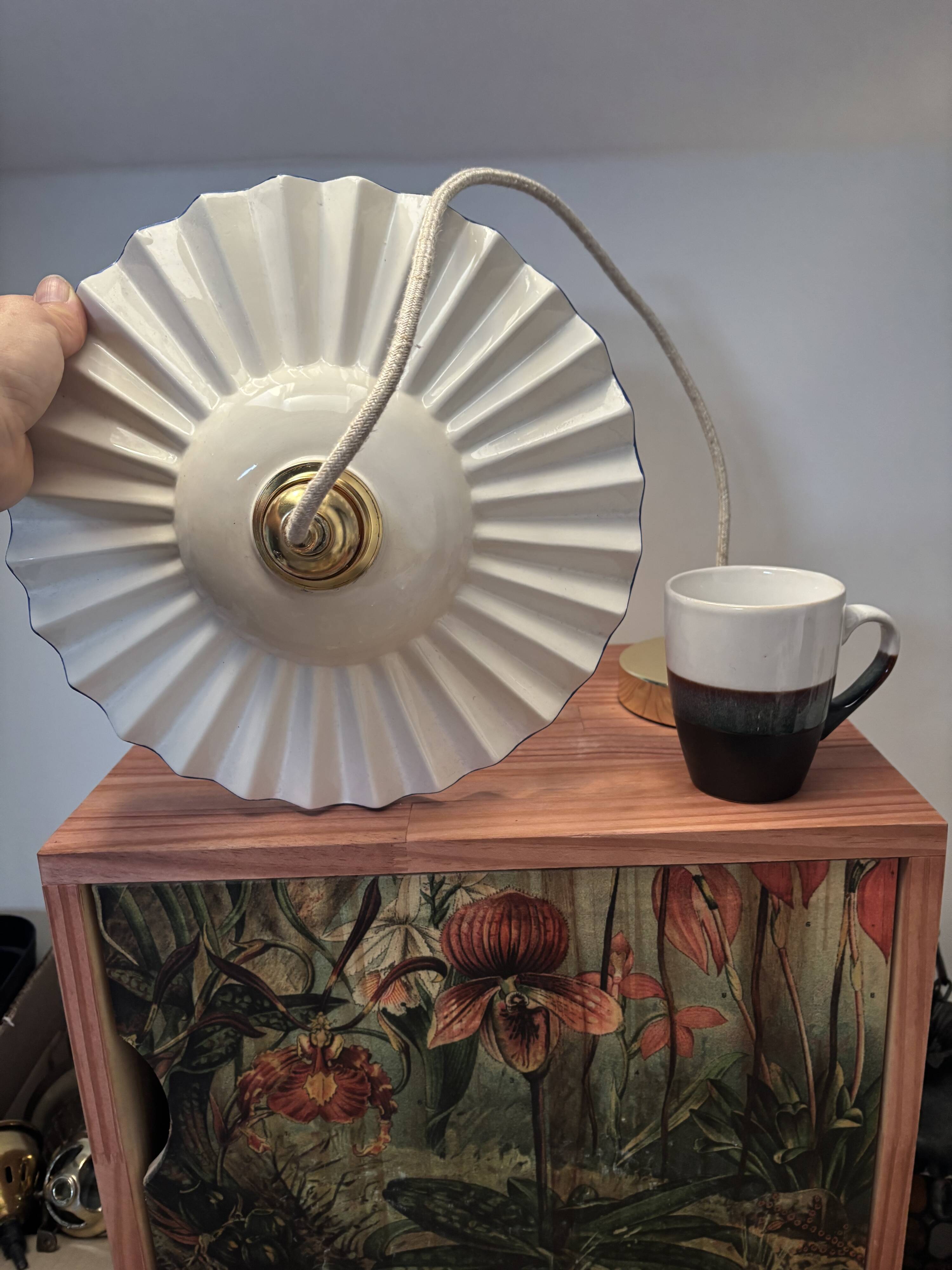 Vintage serrated pendant light