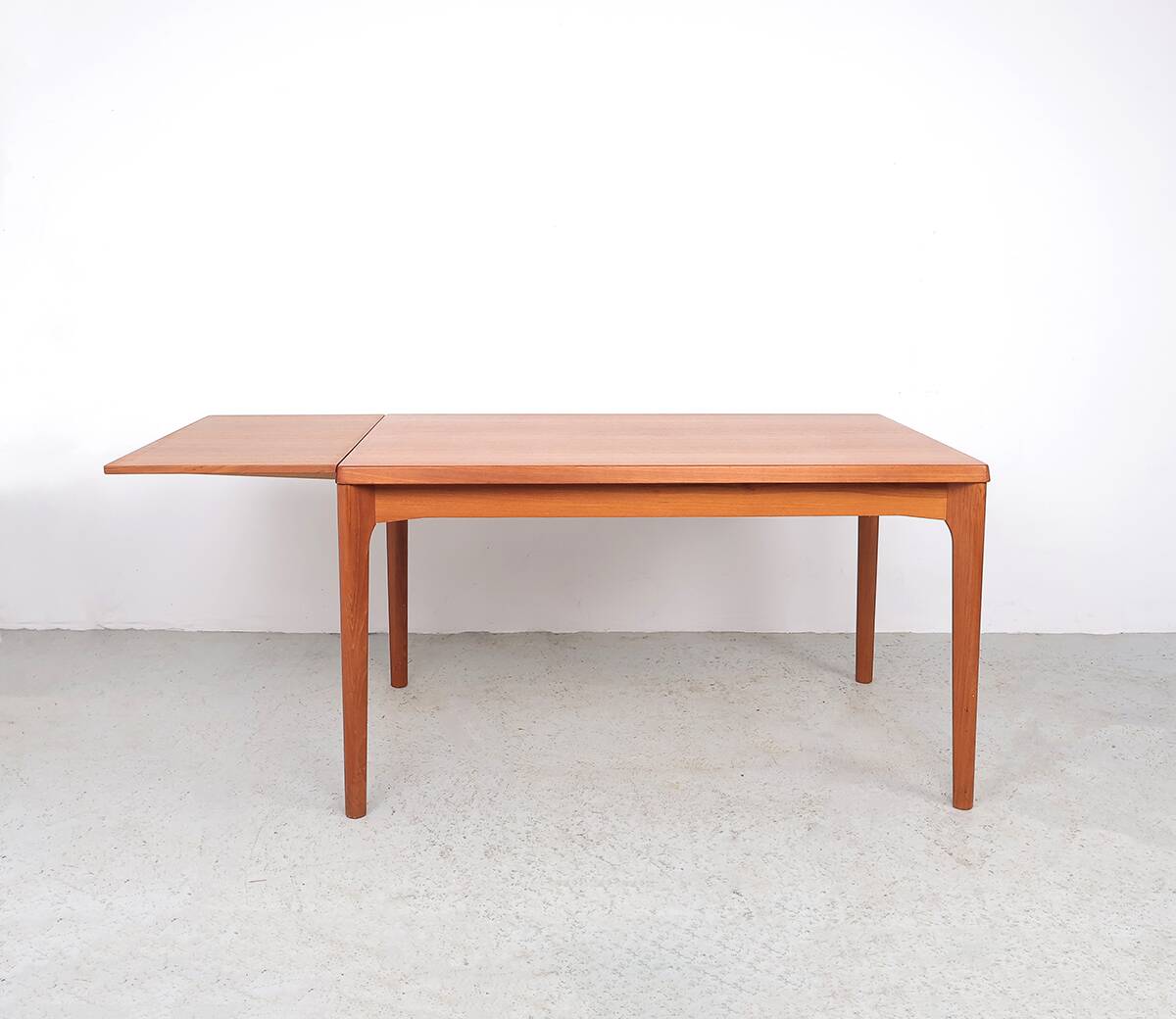 Henning Kjaernulf extendable dining table for Vejle Stølefabrik, 1960s