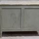 Commode arbalete ancienne patinée beige et blanc