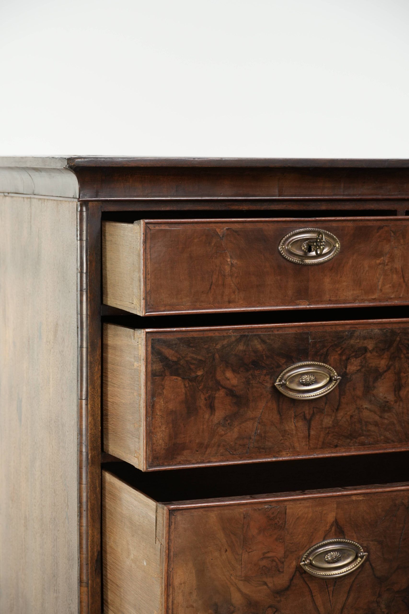Large antique English oak double chest of drawers from the 18th century